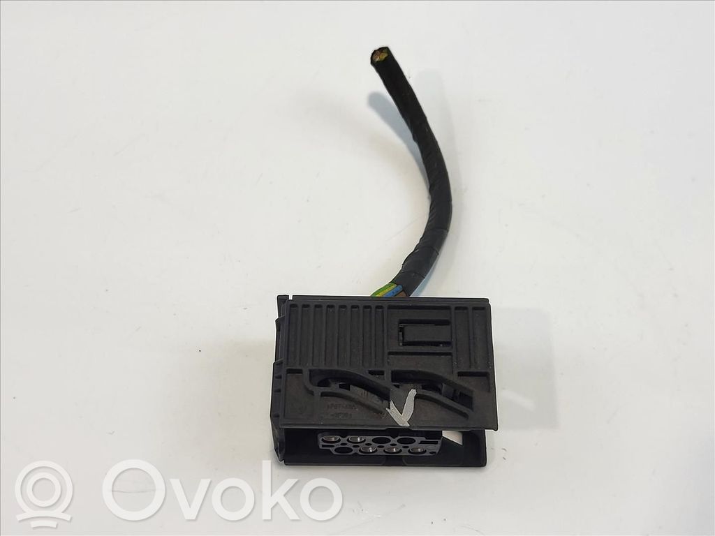 BMW X3 E83 Vetokoukun sähköpistoke 