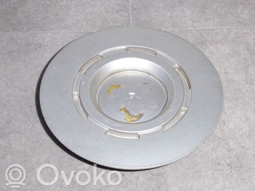 BMW 7 E38 Non-original wheel cap 