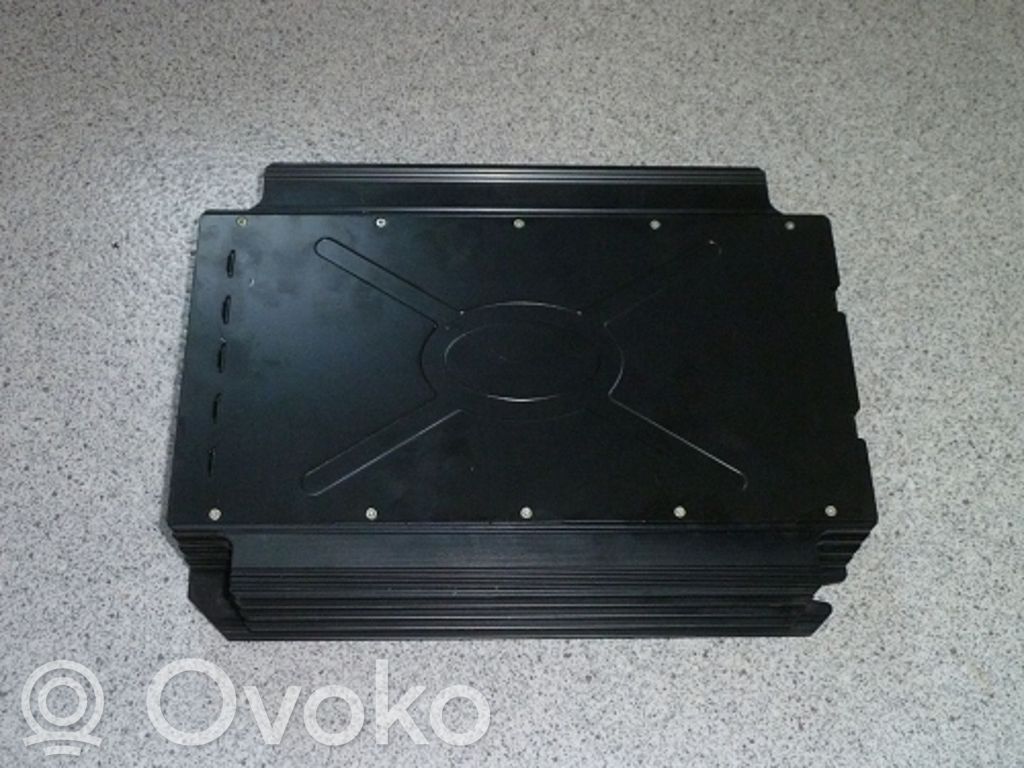 BMW 5 E39 Garso stiprintuvas 