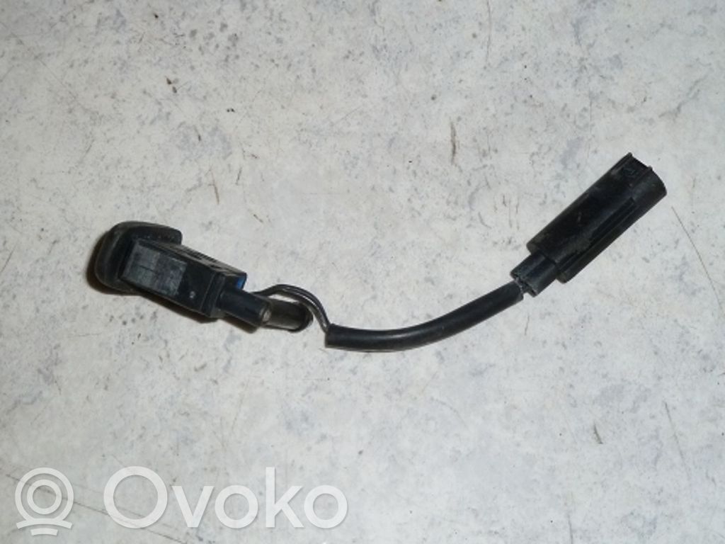 BMW X5 E53 Dysza spryskiwacza szyby przedniej / czołowej 