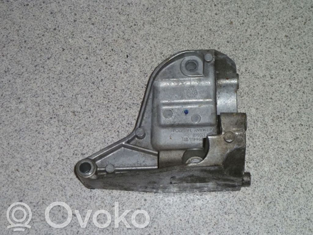 BMW 3 E90 E91 Power steering pump mounting bracket 