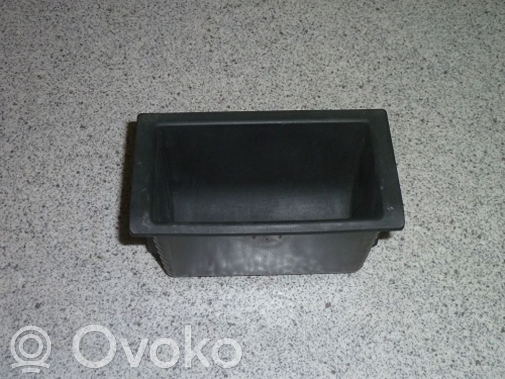 BMW 3 E46 Kita salono detalė 