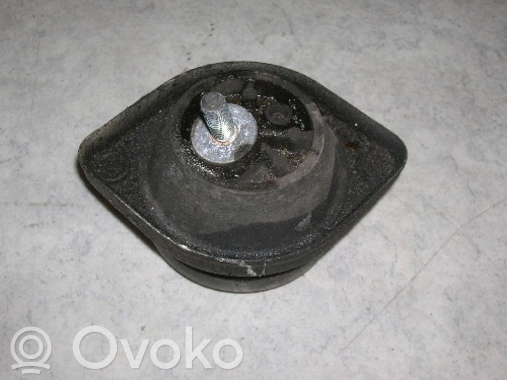 BMW 5 E39 Engine mounting bracket 