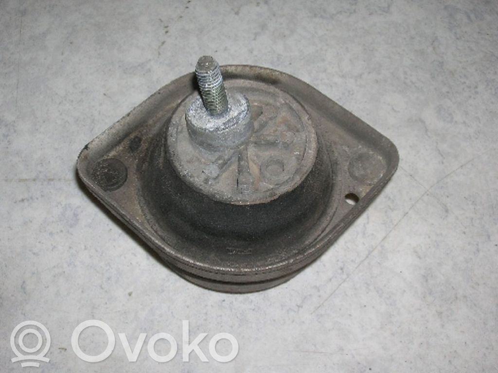 BMW 5 E39 Engine mount bracket 