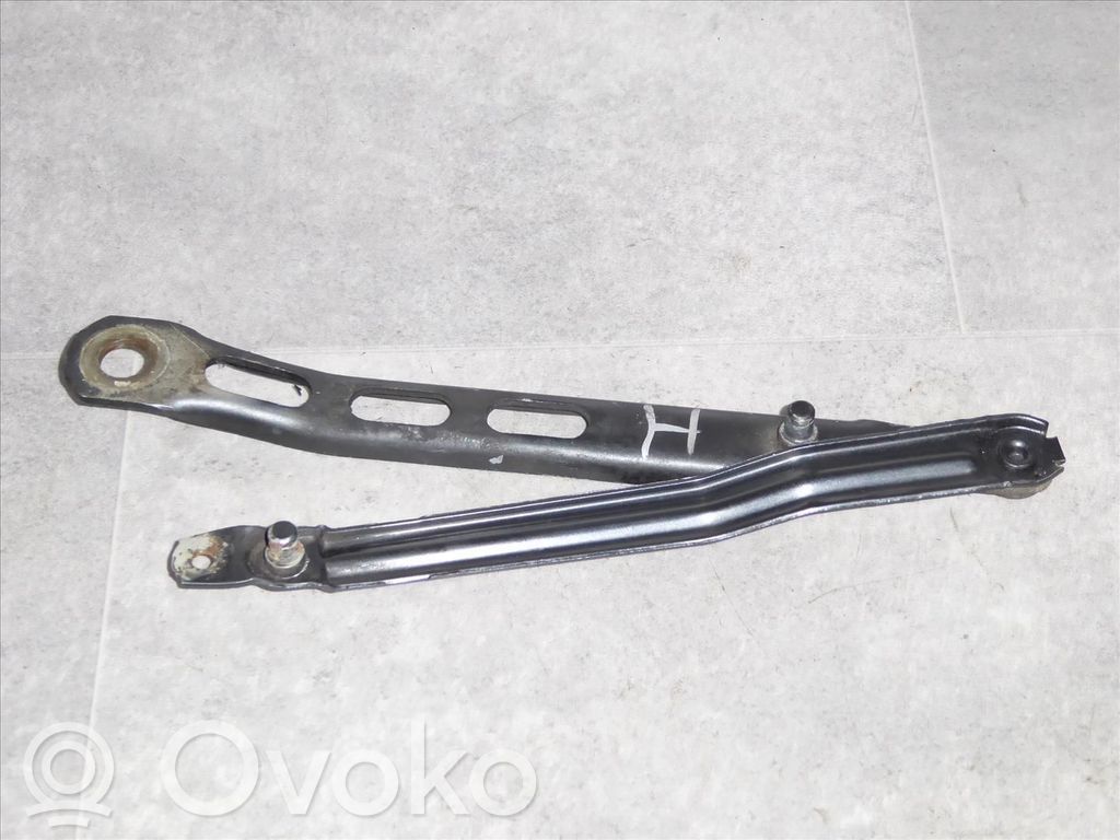 BMW 5 E34 Kapuces atbalsta kronšteini 
