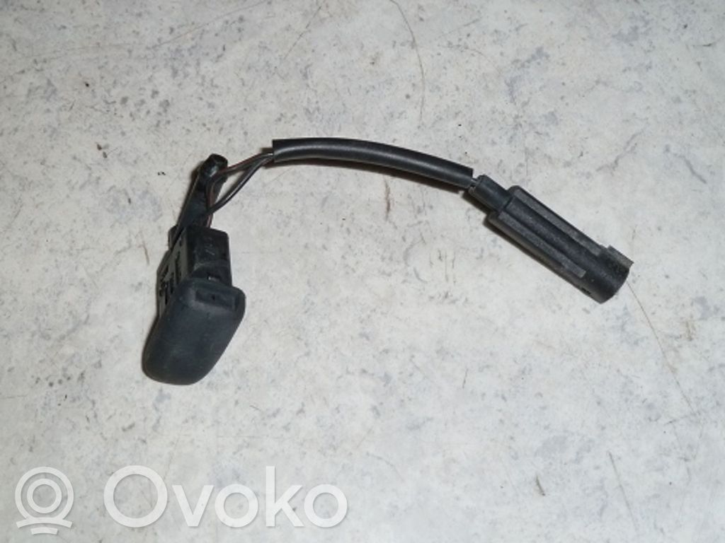 BMW X5 E53 Dysza spryskiwacza szyby przedniej / czołowej 