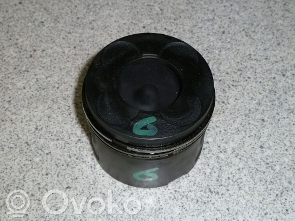 BMW 7 E38 Piston 