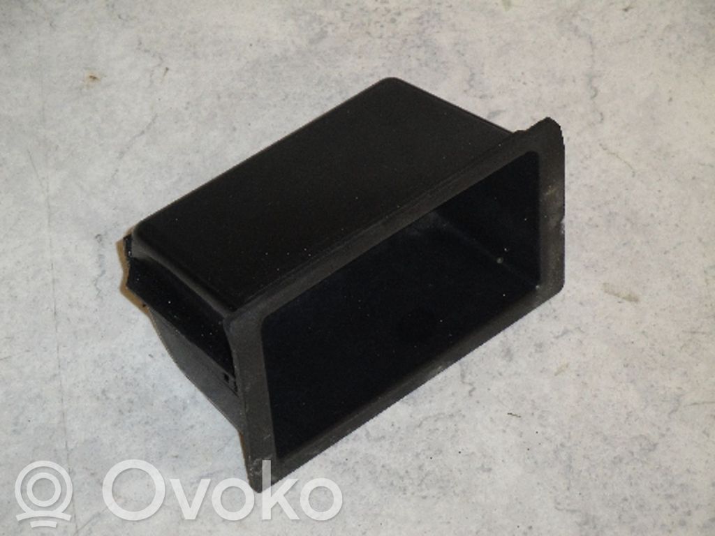 BMW 3 E46 Kita salono detalė 