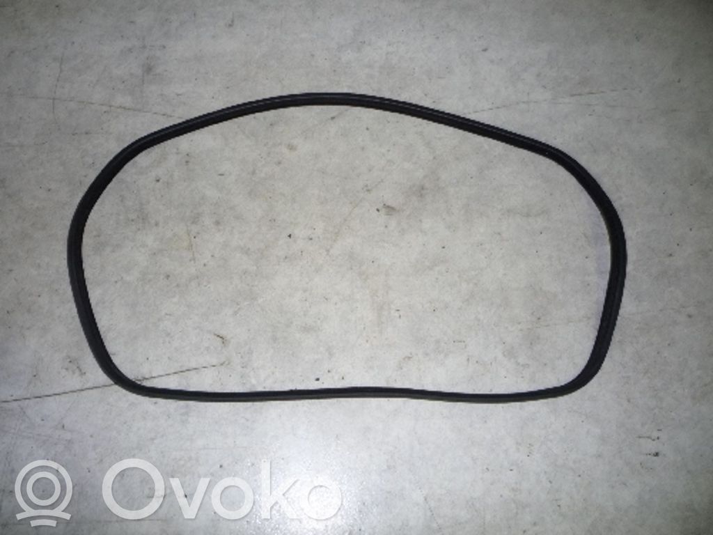 BMW 3 E46 Gumowa uszczelka bagażnika tylnego / Na karoserii 