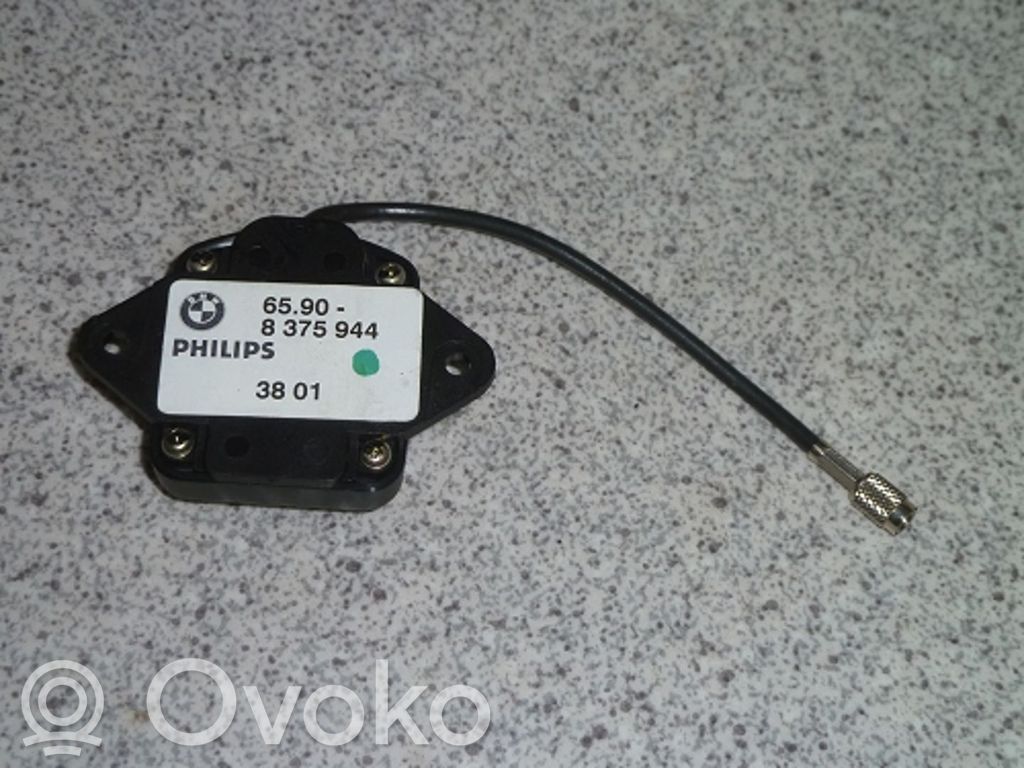 BMW 5 E39 GPS-pystyantenni 