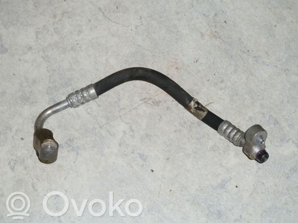 BMW 5 E39 Ilmastointilaitteen putki (A/C) 