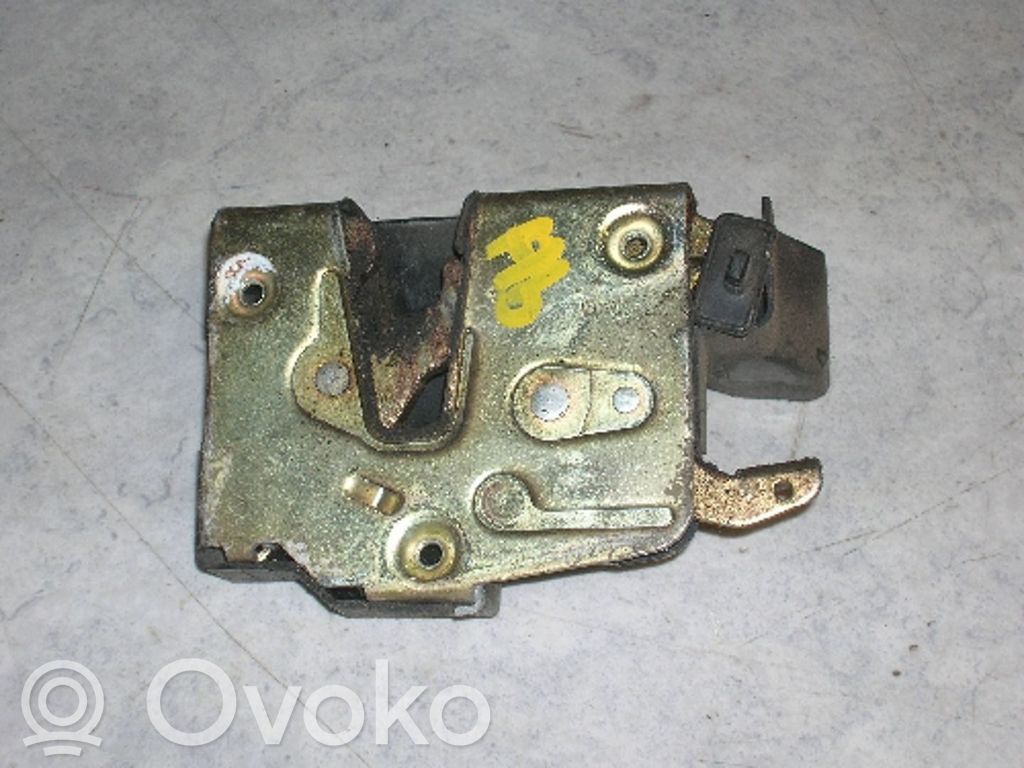BMW 3 E30 Takaoven lukko 