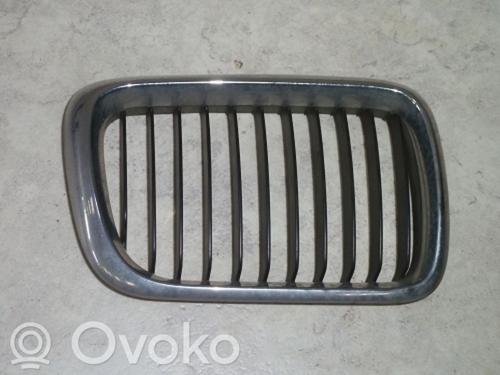 BMW 3 E36 Bonnet/hood grill 