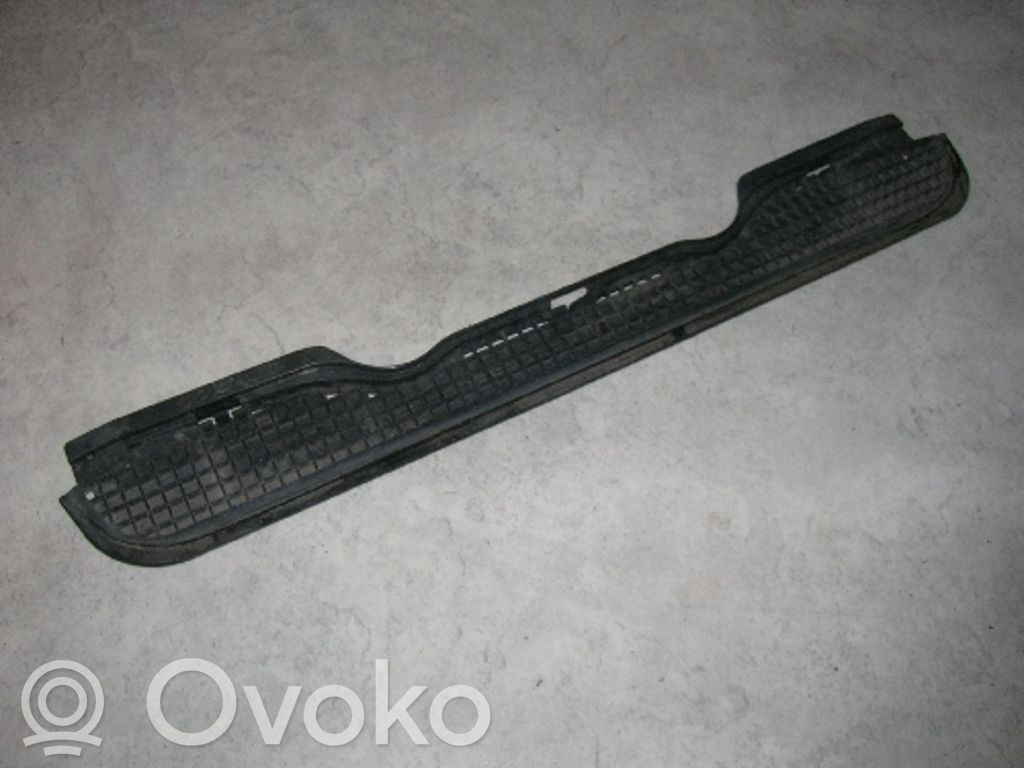 BMW 3 E36 Dzinēja pārsega skaņas izolācija 