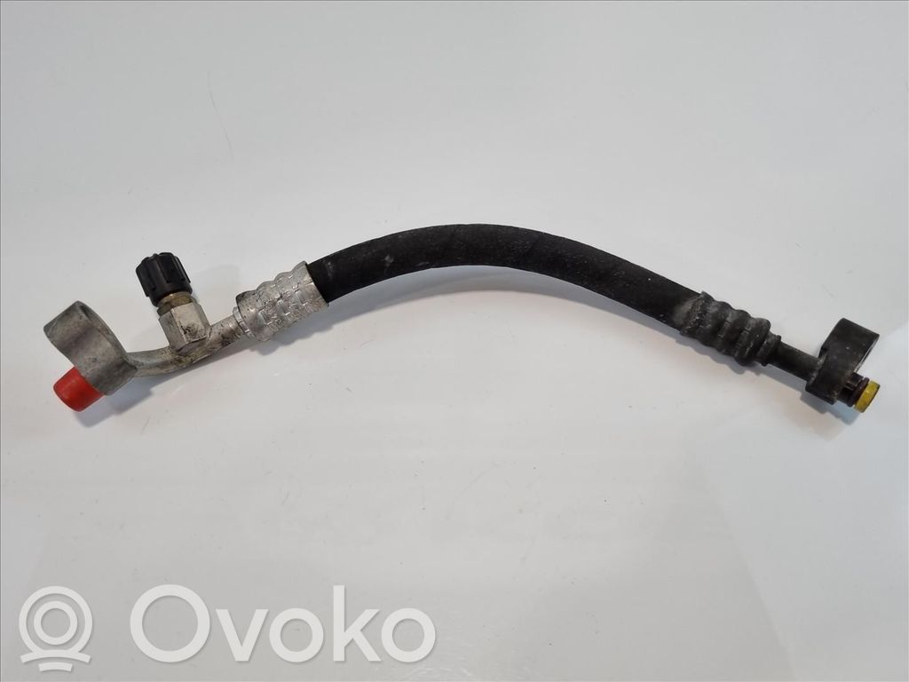BMW 3 E46 Ilmastointilaitteen putki (A/C) 