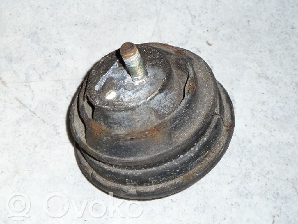 BMW 7 E32 Engine mounting bracket 