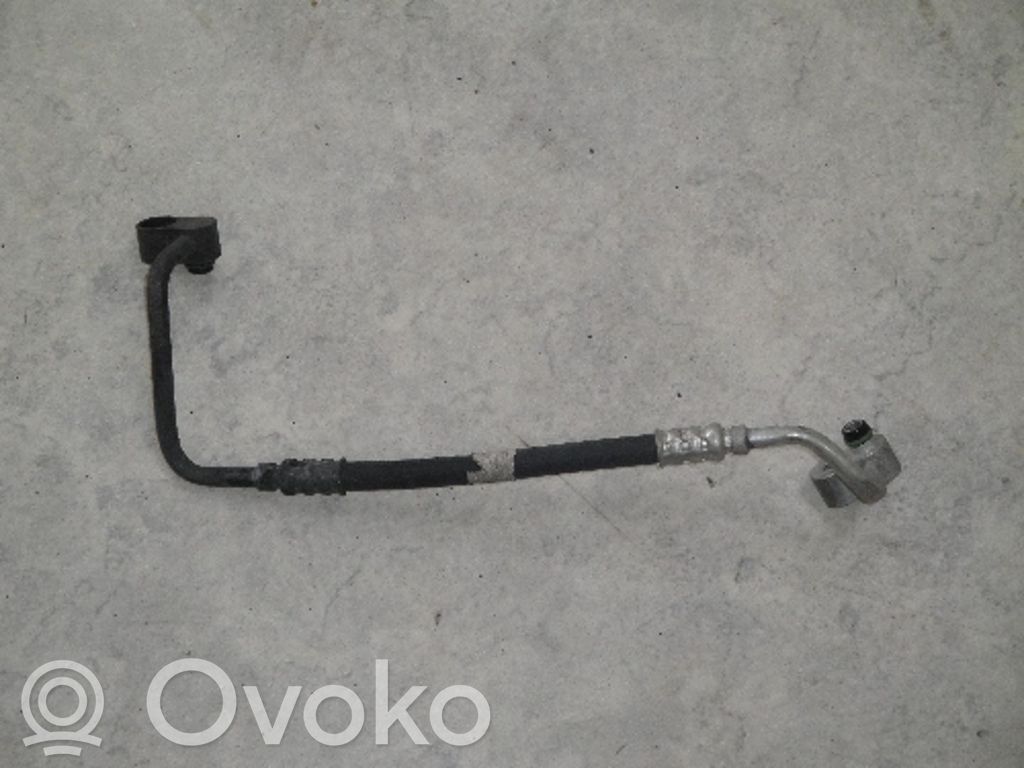 BMW 3 E36 Ilmastointilaitteen putki (A/C) 