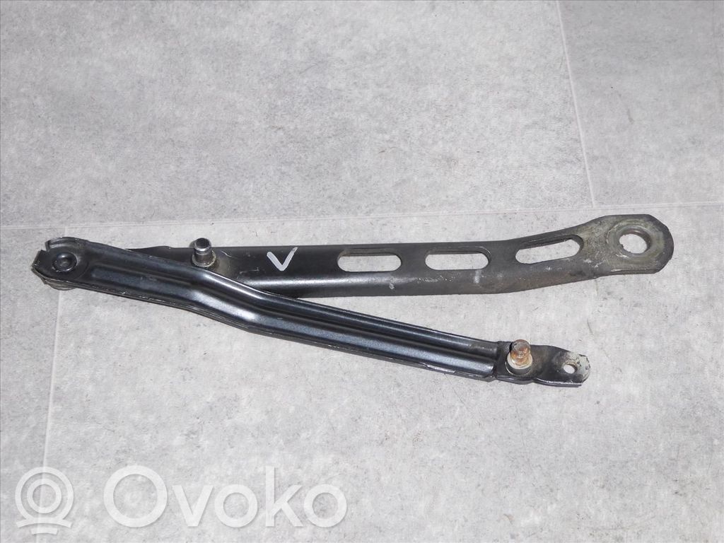 BMW 5 E34 Kapuces atbalsta kronšteini 