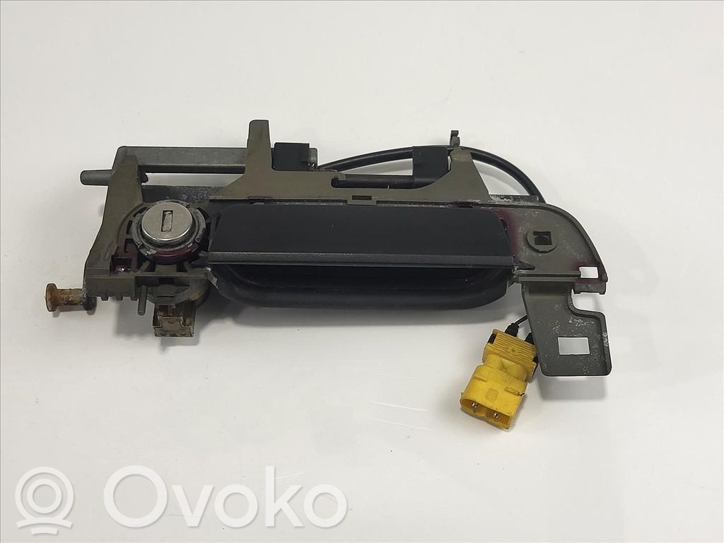 BMW 3 E36 Takaoven lukko 