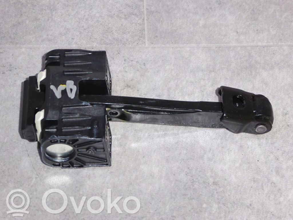 BMW X5 E70 Takaoven pidätin 