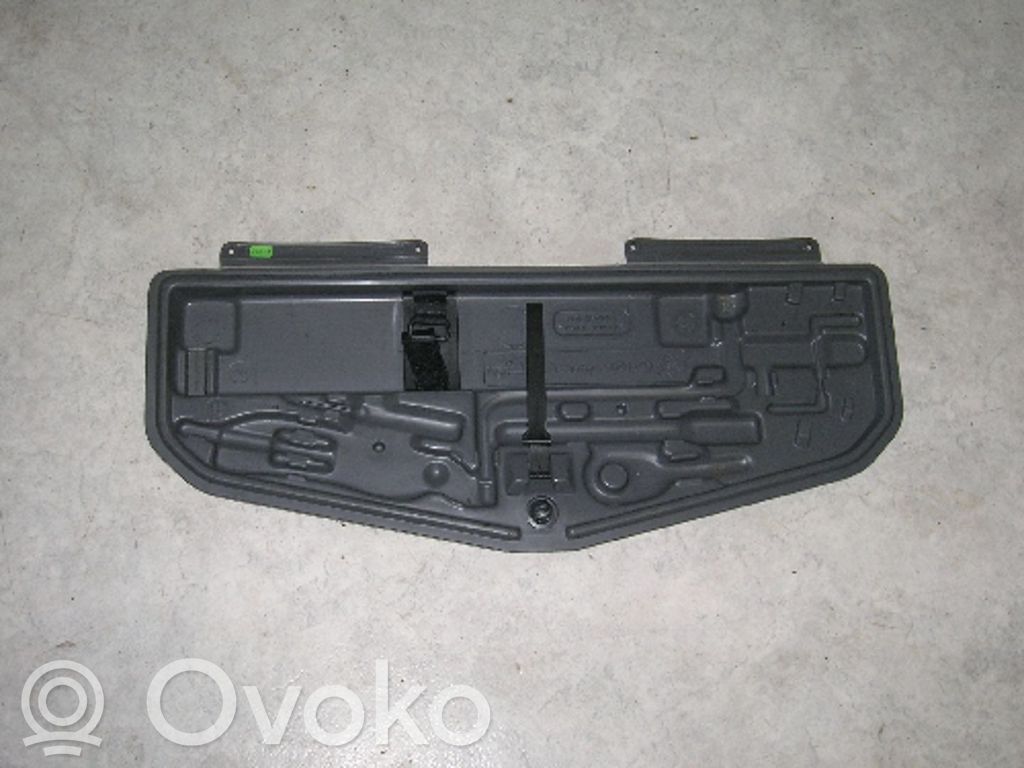 BMW 5 E39 Tool box 