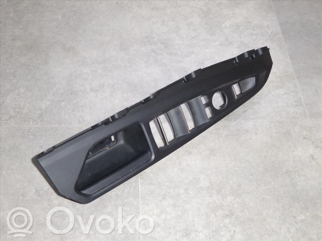 BMW X6 F16 Obudowa klamki wewnętrznej drzwi przednich 