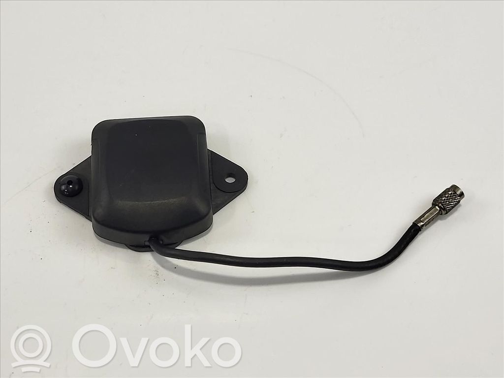 BMW 3 E46 GPS-pystyantenni 