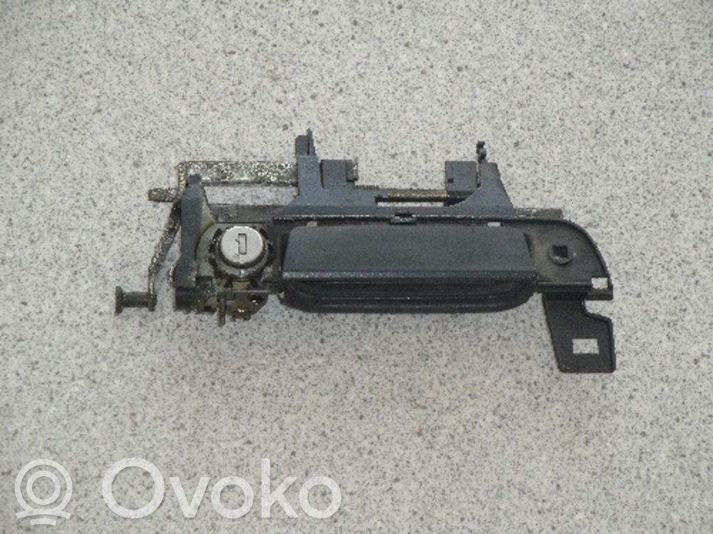 BMW 3 E36 Takaoven lukko 