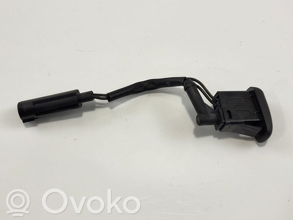 BMW X5 E53 Dysza spryskiwacza szyby przedniej / czołowej 