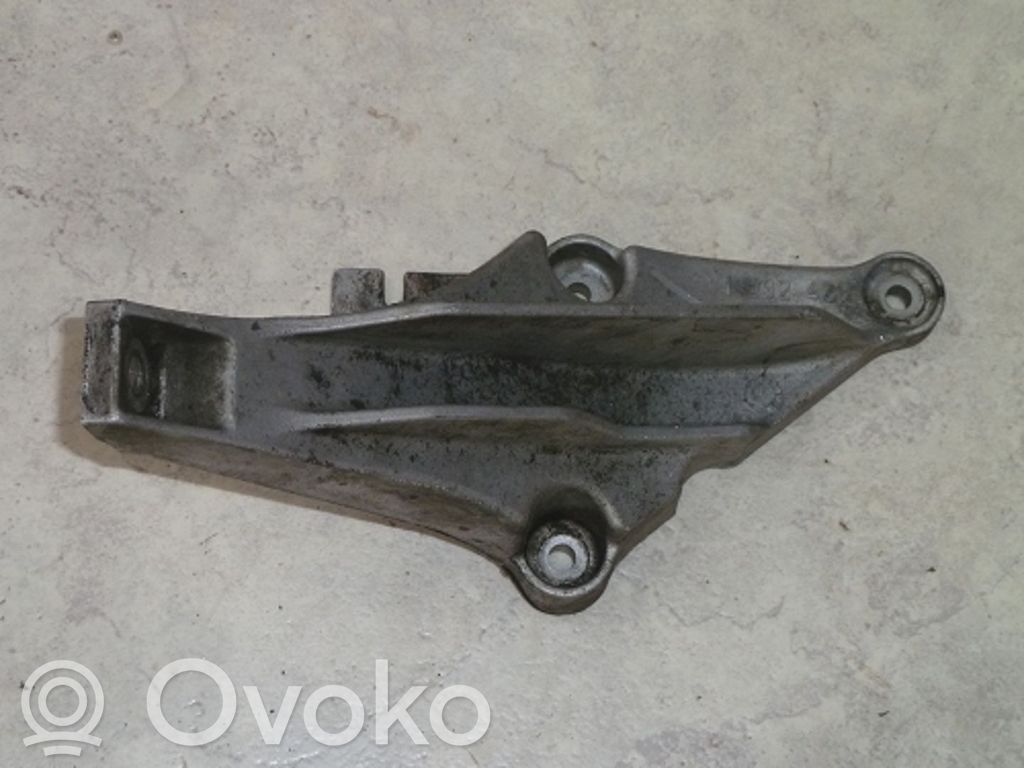 BMW 5 E39 Engine mounting bracket 