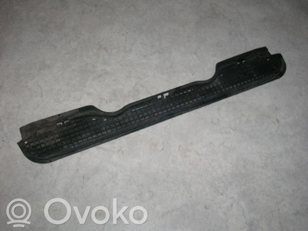 BMW 3 E36 Dzinēja pārsega skaņas izolācija 