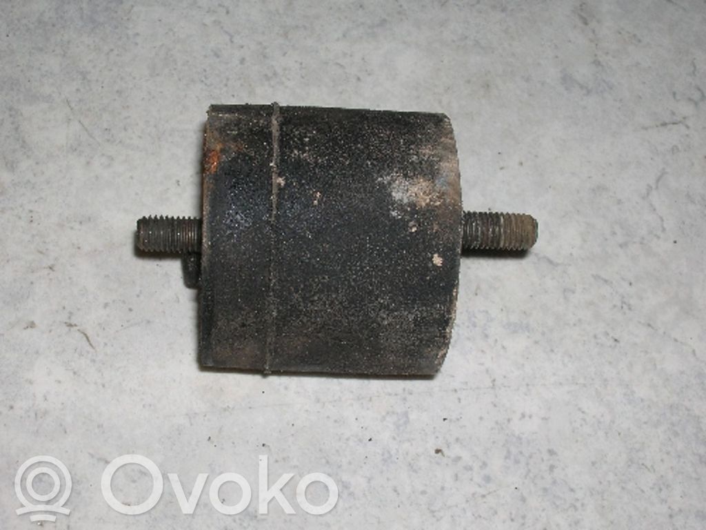 BMW 5 E34 Engine mounting bracket 