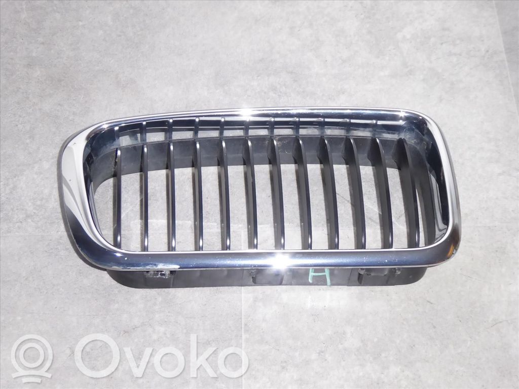 BMW 7 E38 Bonnet/hood grill 