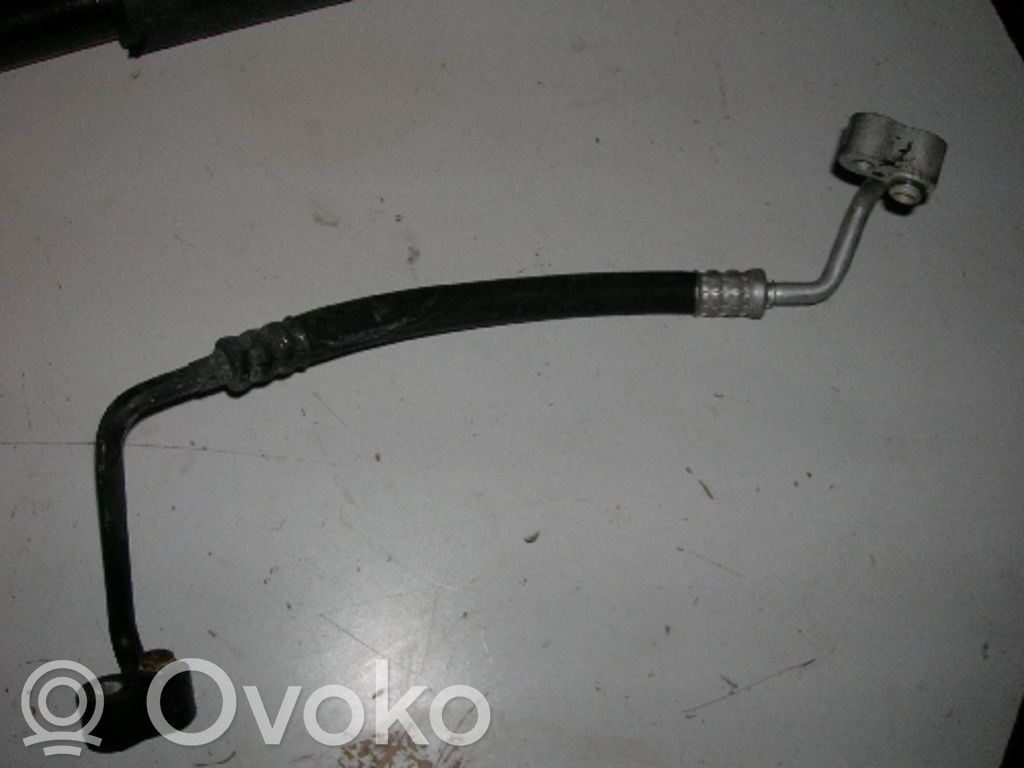 BMW 3 E36 Ilmastointilaitteen putki (A/C) 
