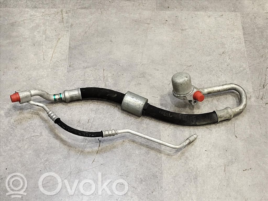 BMW 1 E81 E87 Ilmastointilaitteen putki (A/C) 