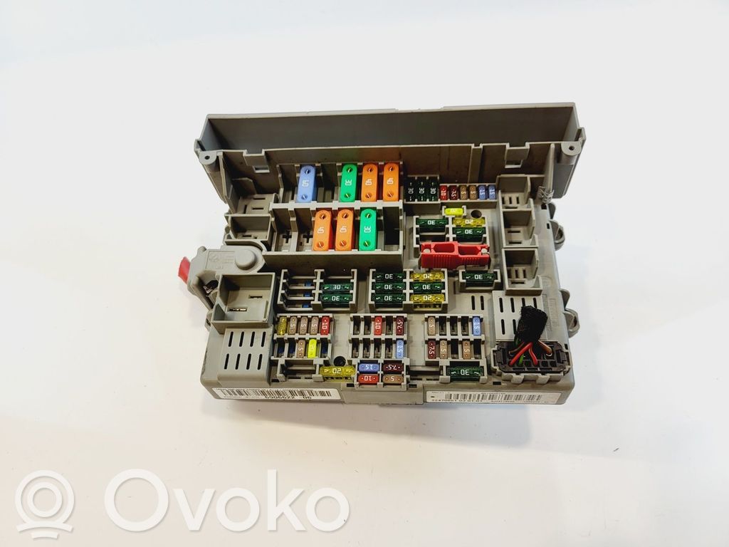 BMW 1 E81 E87 Fuse box set 