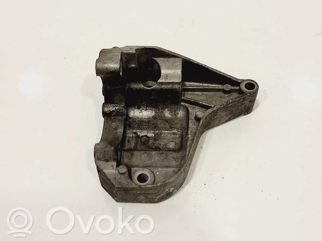BMW 1 E81 E87 Power steering pump mounting bracket 