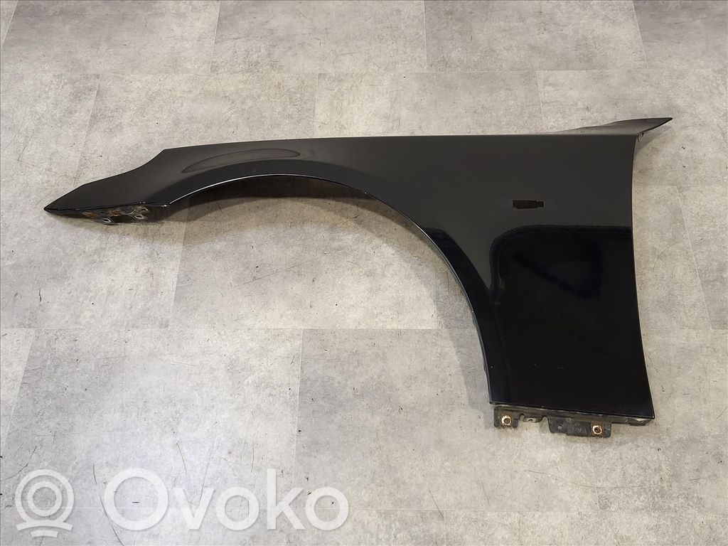 BMW 5 E60 E61 Etukulmapaneeli 
