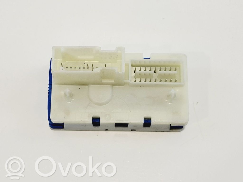 BMW 5 G30 G31 G38 Inne przekaźniki 