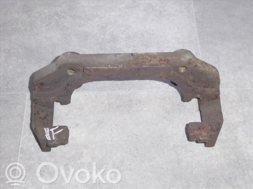 Plaquette / support d'étrier avant   34116768066,34116768066