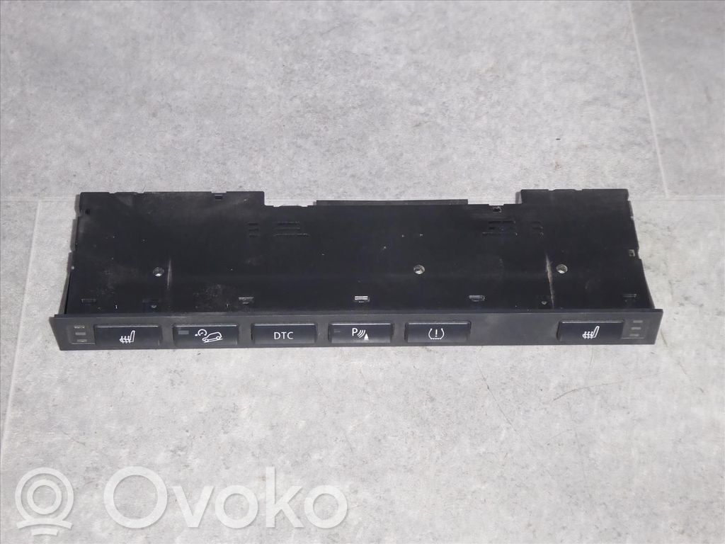 BMW X3 E83 Central console control unit 