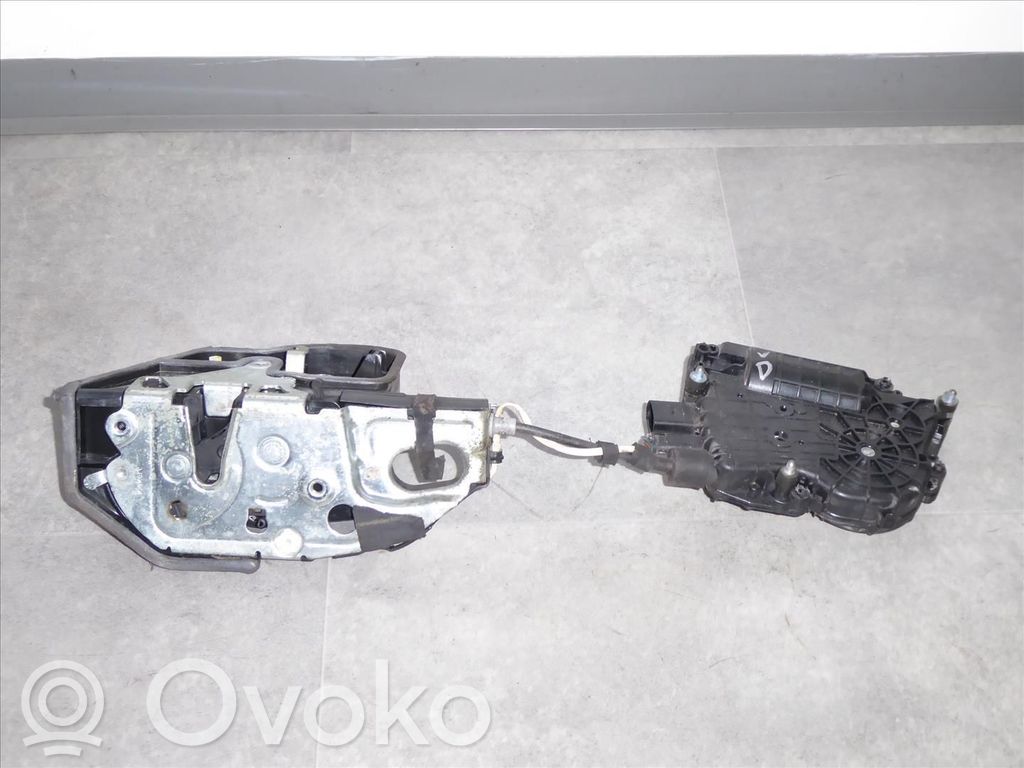 BMW 5 E60 E61 Galinių durų spyna 