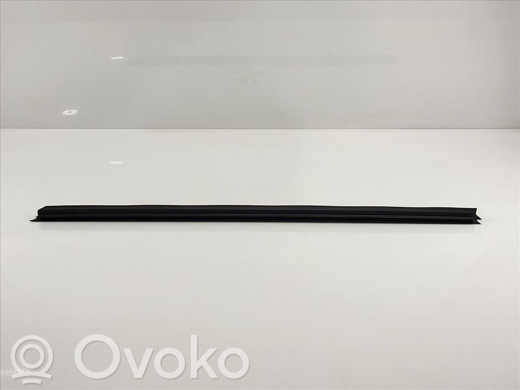 BMW X3 F25 Gumowa uszczelka drzwi przednich 
