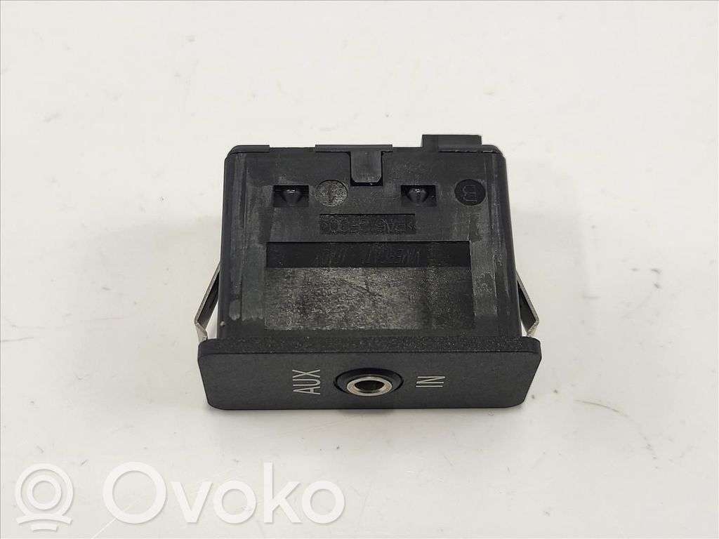 AUX-pistokeliitin   84109237655,84109237655