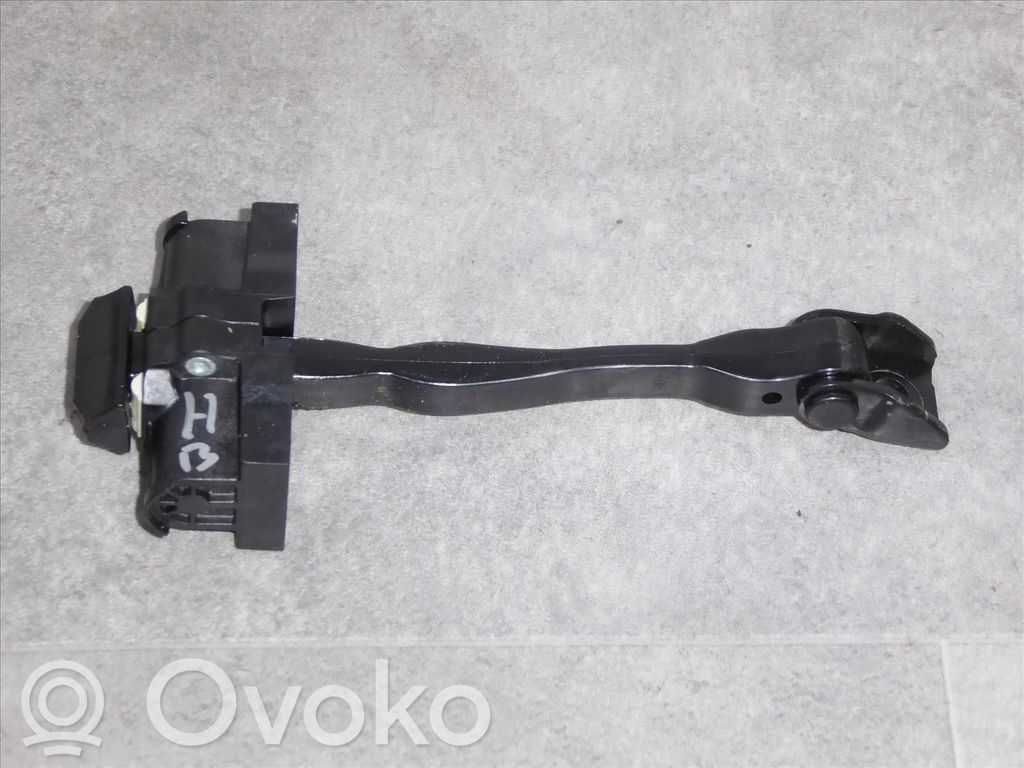 BMW 2 F46 Takaoven pidätin 