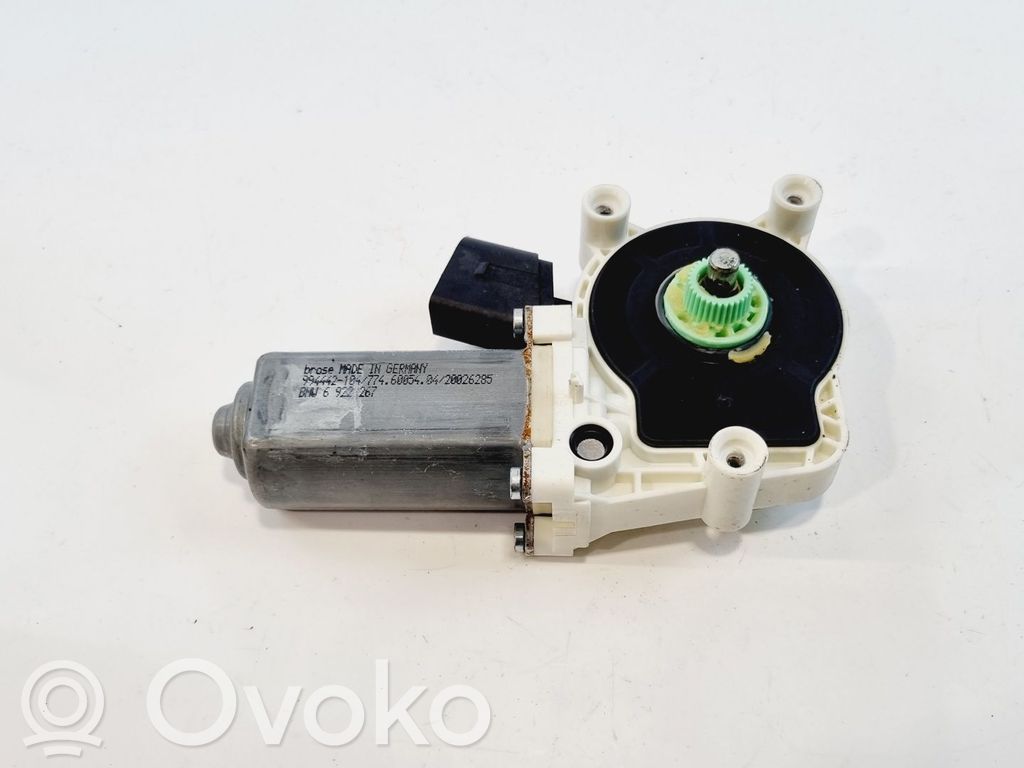 Silnik regulatora szyby drzwi przednich   67626981141,67626981141