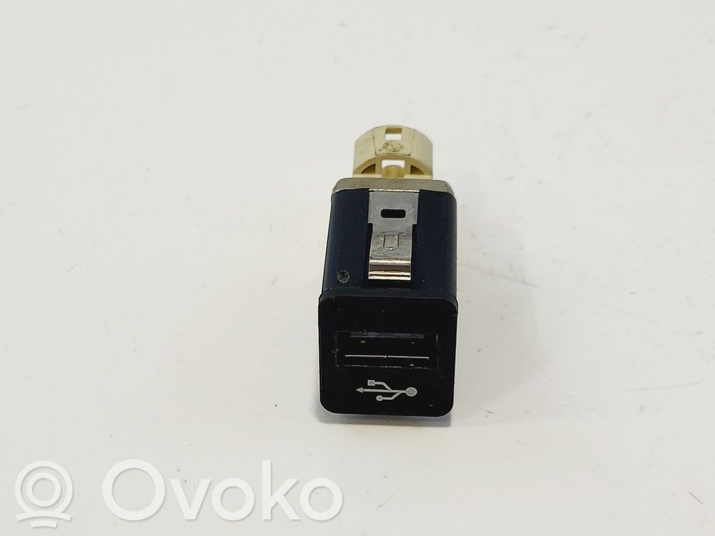 USB-Anschluss   84109237656,84109237656
