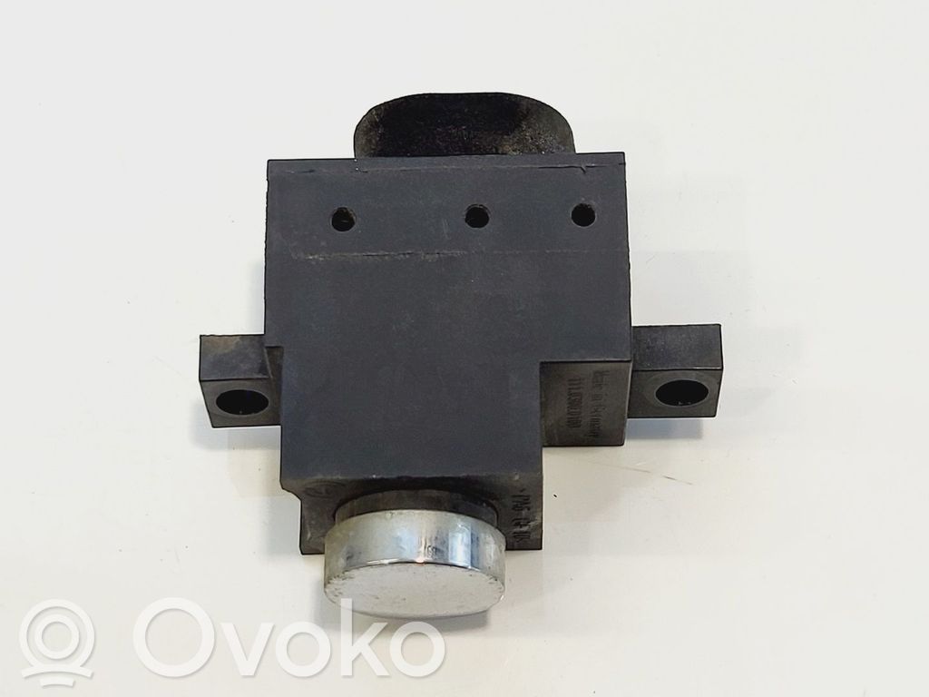 BMW 7 E65 E66 Tailgate/boot open switch button 