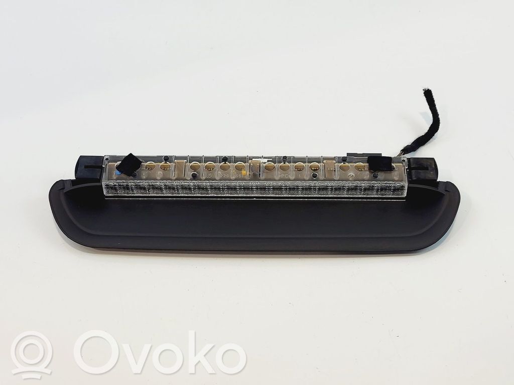 Kolmas/lisäjarruvalo   63257145659,63257145659