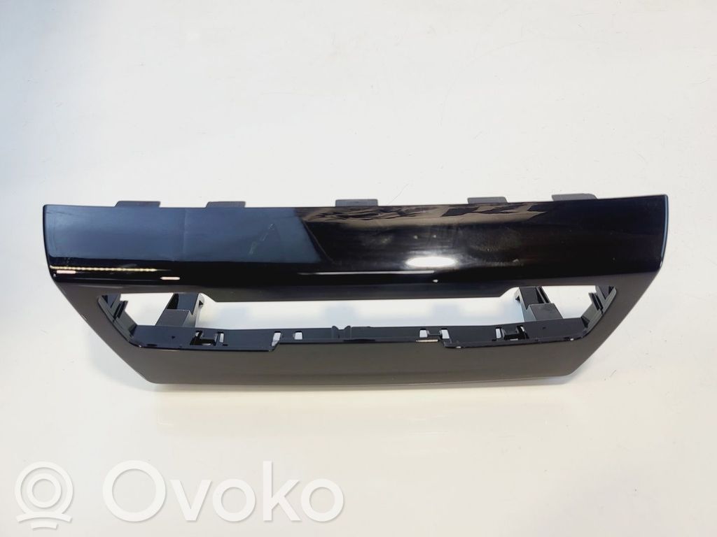 Konsola środkowa / Radio / GPS   64119312393,64119312393